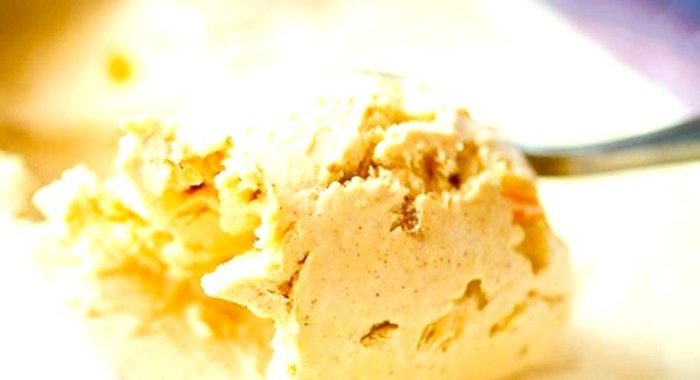 Мороженое с орехами