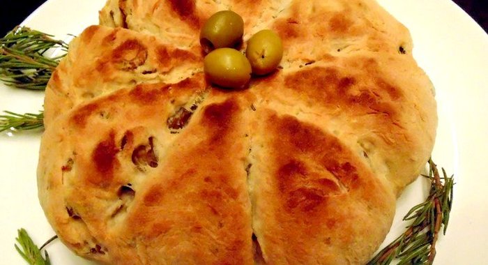Быстрый хлеб с оливками и розмарином