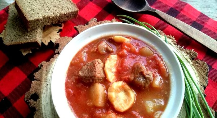 Гуляш по-венгерски с клецками