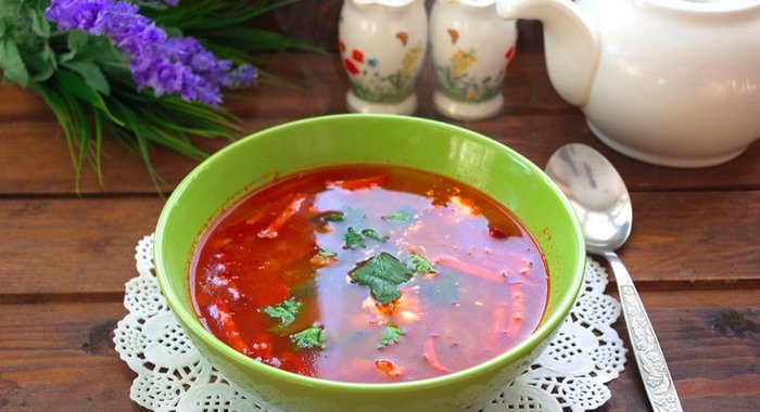 Солянка с курицей и колбасой