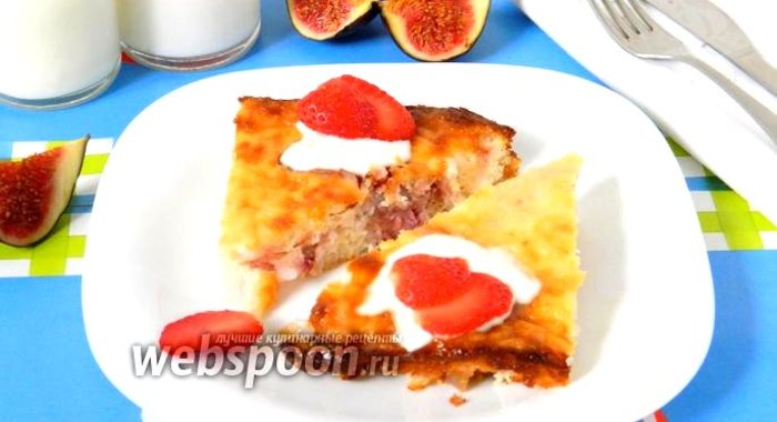 Творожно-рисовая запеканка с инжиром и клубникой