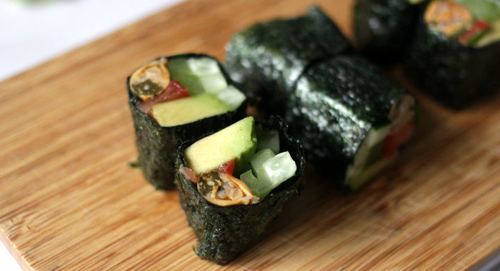 Роллы с мидиями и овощами