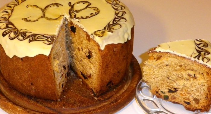 Пасхальный кулич с изюмом и цукатами