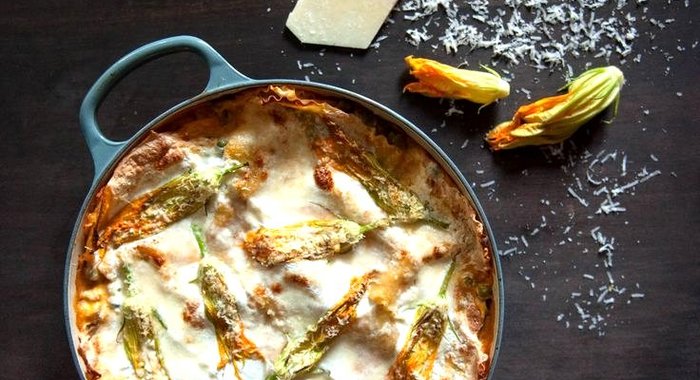 Кабачковое суфле под грибным соусом