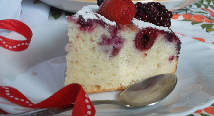 Клафути с ягодным ассорти