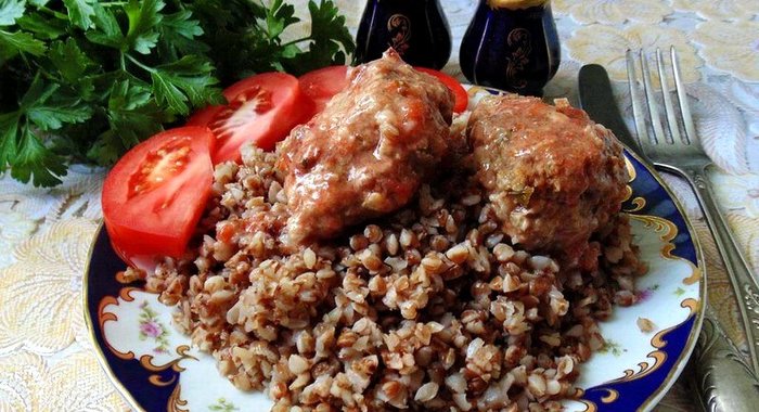 Котлеты с овсянкой в соусе