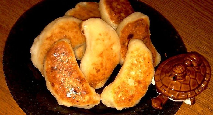 Пирожки с яйцом и луком из теста на твороге