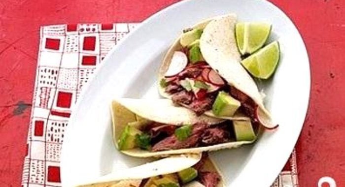 Кукурузные лепешки с говядиной и сальсой