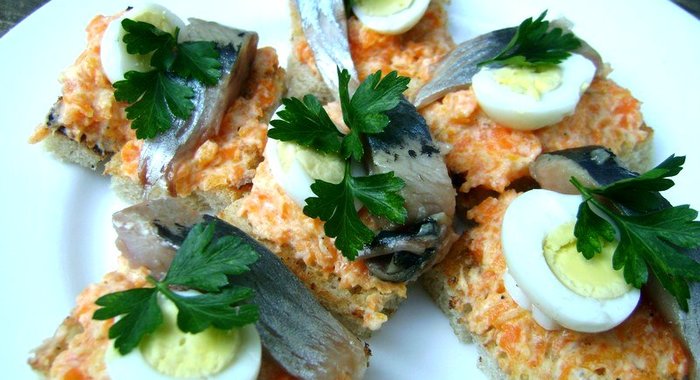 Канапе с сельдью