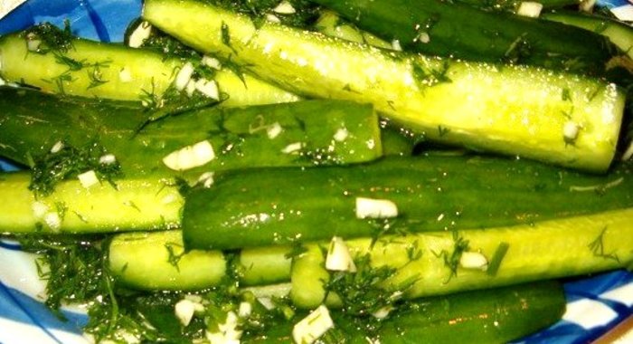 Хрустящие малосольные огурцы