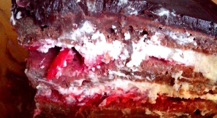 Вишневый шоколадный торт