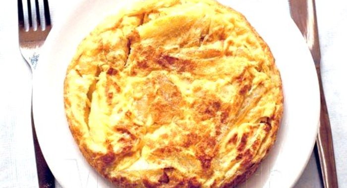 Банановый омлет с хлебом и сыром