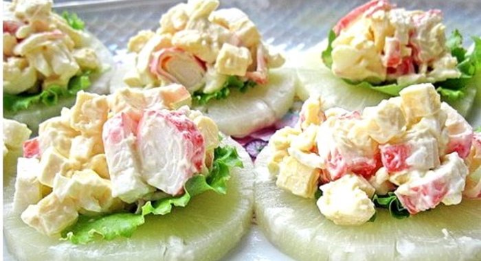 Канапе с крабовыми палочками