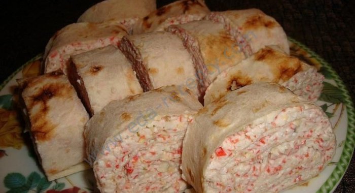Рулетики крабовые палочки в лаваше