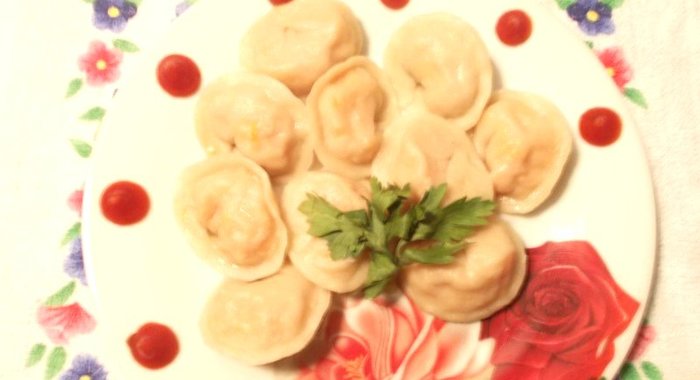 Вареники морковные с яйцом и томатом