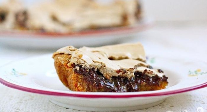 Пирожные с шоколадом и безе