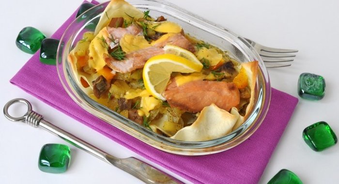 Открытая лазанья с цукини и копченым лососем