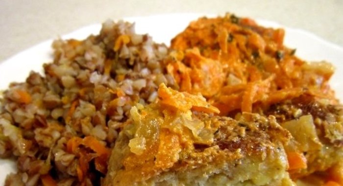 Рыбные котлеты с гречкой