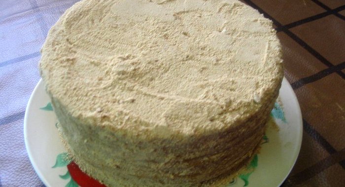 Медовик с вареной сгущенкой