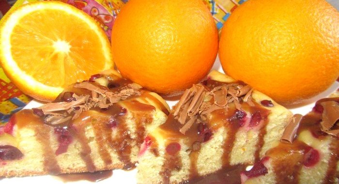 Апельсиновый пирог с клюквой в мультиварке