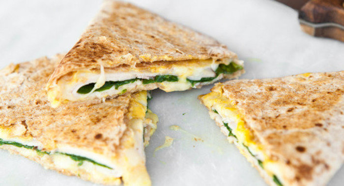 Лаваш с сыром и яйцом