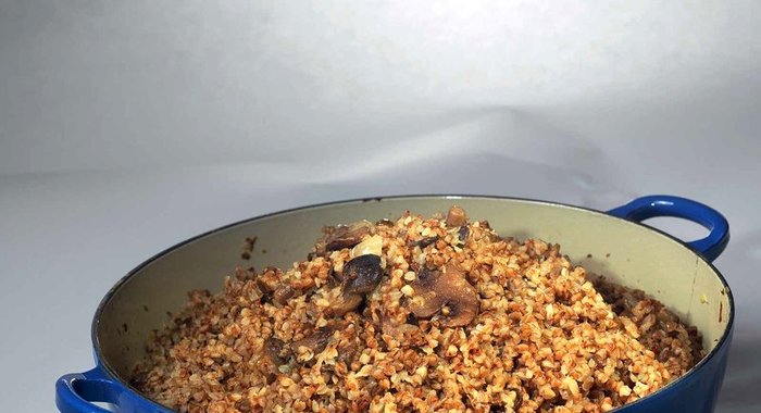 Гречневая каша с белыми грибами и пармезаном