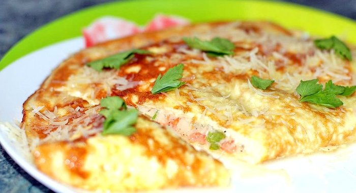 Омлет с перцем и помидорами