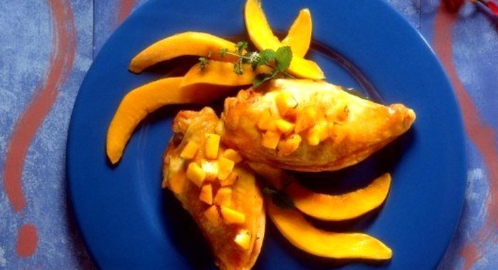 Тартинки из свежего кукурузного хлеба, горчицы, ветчины и чатни