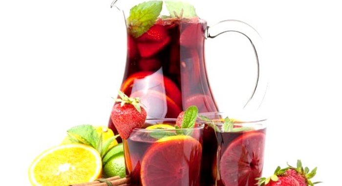 Пунш со сливовым вином и ананасом