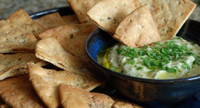 Хрустящий лаваш с фасолевой намазкой