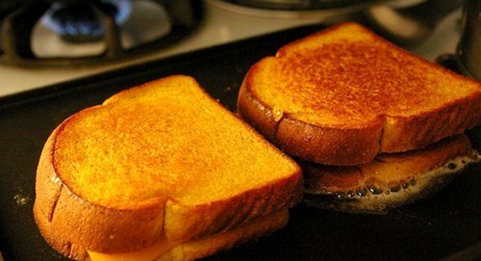 Сырные тосты на сковородке