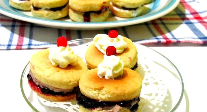 Печенье с кремом и вареньем