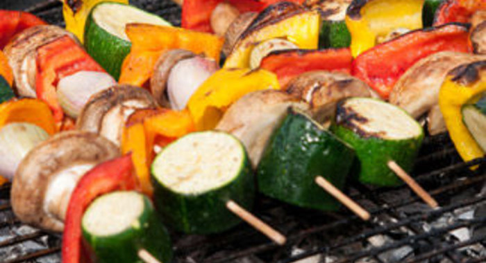 Овощи и шампиньоны барбекю в маринаде из соевого соуса Kikkoman