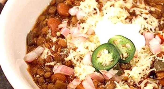 Жаркое из чечевицы, помидоров и фасоли