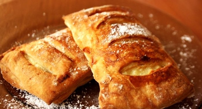 Слоеные пирожки с творогом