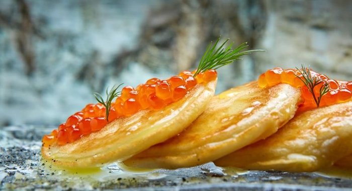 Ржаные блины с икрой