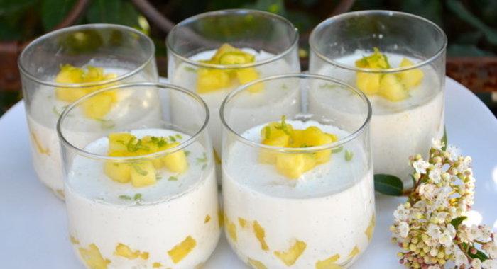 Кокосовый десерт с ананасом