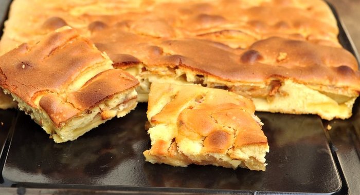 Простая яблочная шарлотка