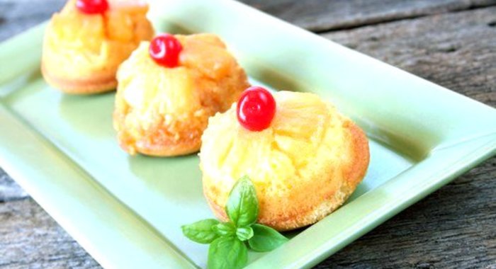 Пирожные с ананасом и кокосом