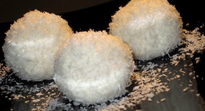 Творожные конфеты с миндалем и кокосом