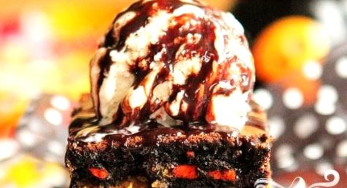 Пирожные с шоколадными печеньями и M&Ms