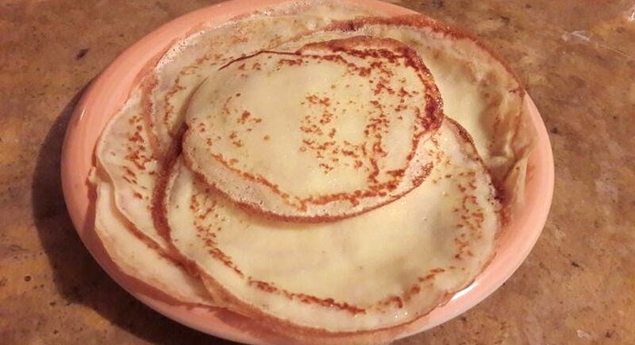 Блины тонкие на молоке со сливочным маслом