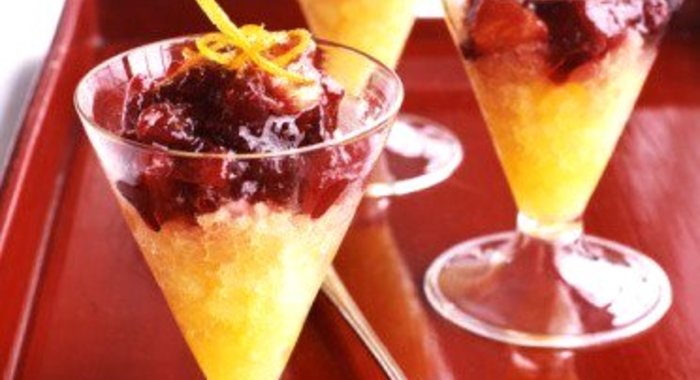 Апельсиновая гранита с ягодным джемом