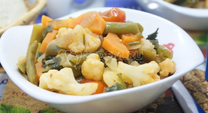 Овощное рагу в мультиварке