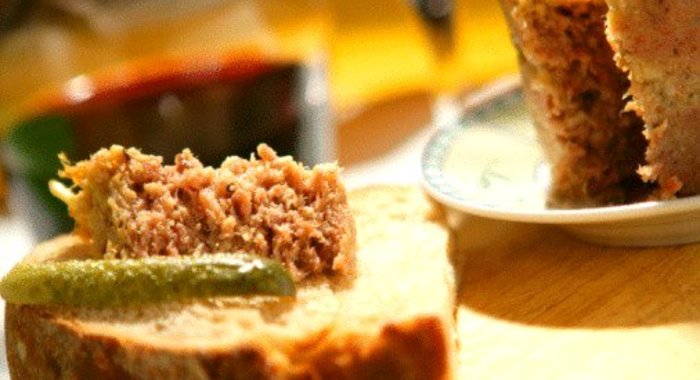 Яичный паштет с корнишонами