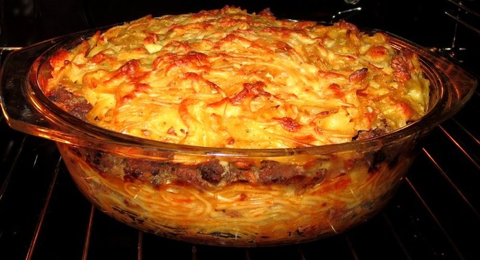 Запеканка со спагетти и мясной прослойкой