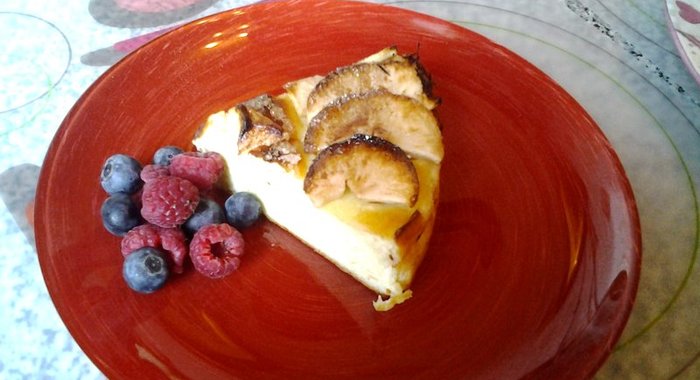 Творожная запеканка с манкой и яблоками