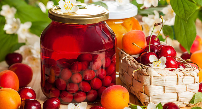 Компоты для летнего дня: 5 рецептов + секреты приготовления