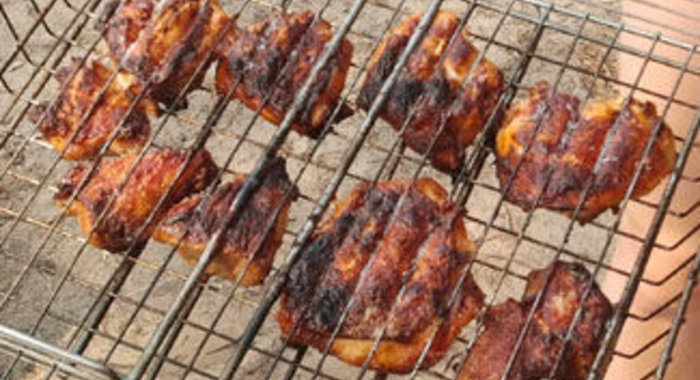 Шашлыки из свинины и курицы с маринадом из соевого соуса