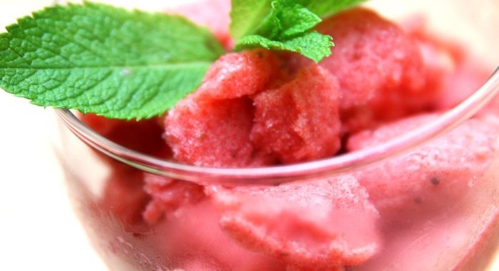 Ананасово-клубничное мороженое